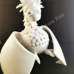 Dragon en porcelaine blanche. céramique française. pièce unique. Fait main.