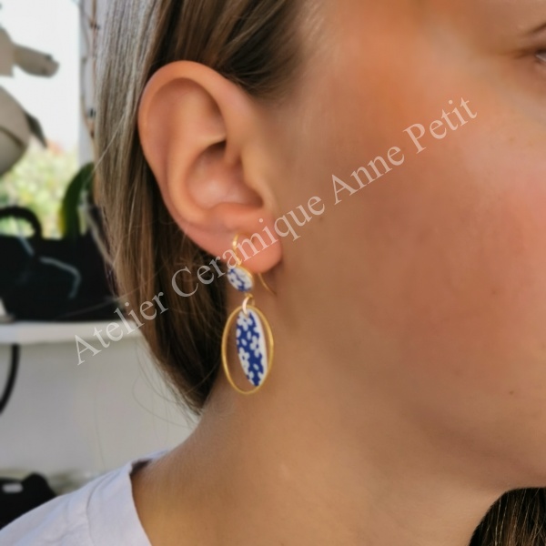 Boucles d'oreille porcelaine ovales fleurs bleues