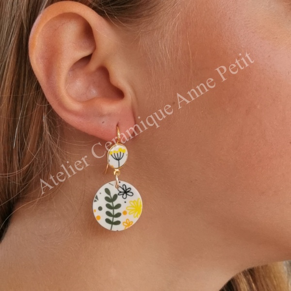 Boucles d’oreilles porcelaine motif floral